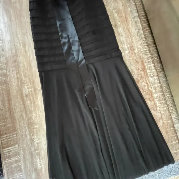 Evening wear - Picture 7 of 7